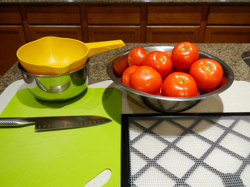 /2012/08/in-the-kitchen-tomatoes/images/tomatoesdrysetup.jpg