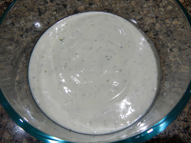 /2012/08/vegan-tzatziki/images/tzatzikibowlblended.jpg