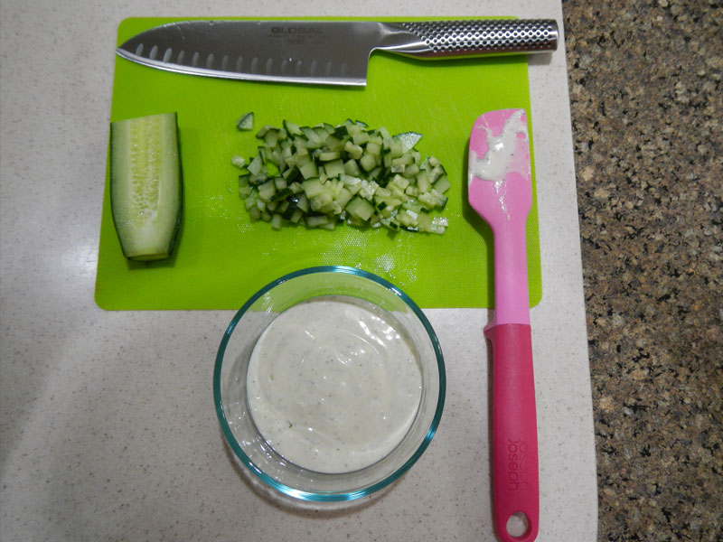 /2012/08/vegan-tzatziki/images/tzatzikicukesetup.jpg