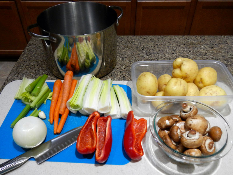 /2012/09/potato-leek-chowder/images/potchowsetup.jpg