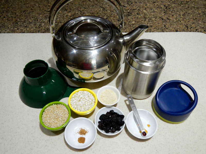 /2012/09/thermos-porridge/images/thermosbreakfastsetup.jpg