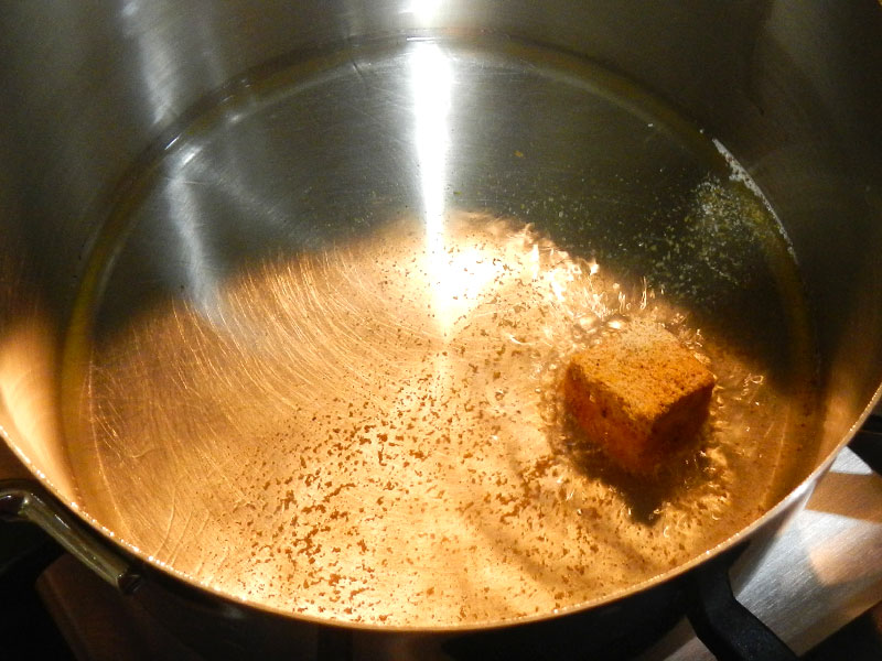 /2012/10/fried-tofu/images/frytofuoil.jpg