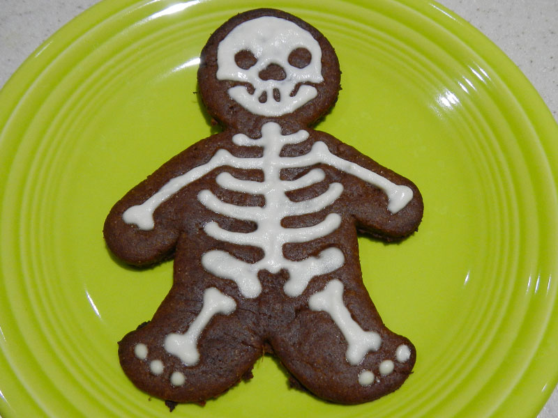 /2012/10/gingerdead-men/images/skellyfrosted.jpg