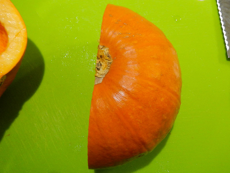 /2012/10/in-the-kitchen-cooking-pumpkin/images/pnkncookflrin.jpg