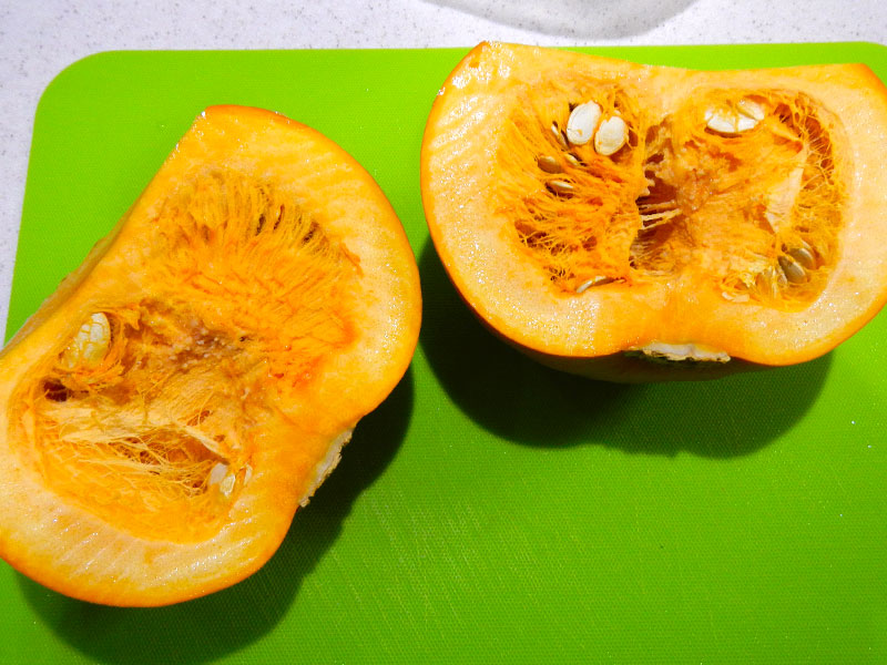 /2012/10/in-the-kitchen-cooking-pumpkin/images/pnkncookhalf.jpg