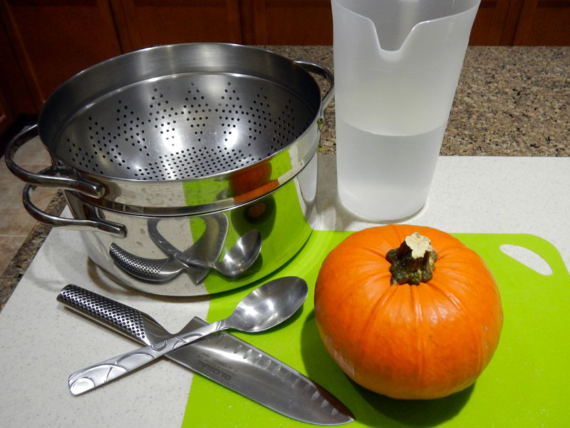 /2012/10/in-the-kitchen-cooking-pumpkin/images/pnkncooksetup.jpg