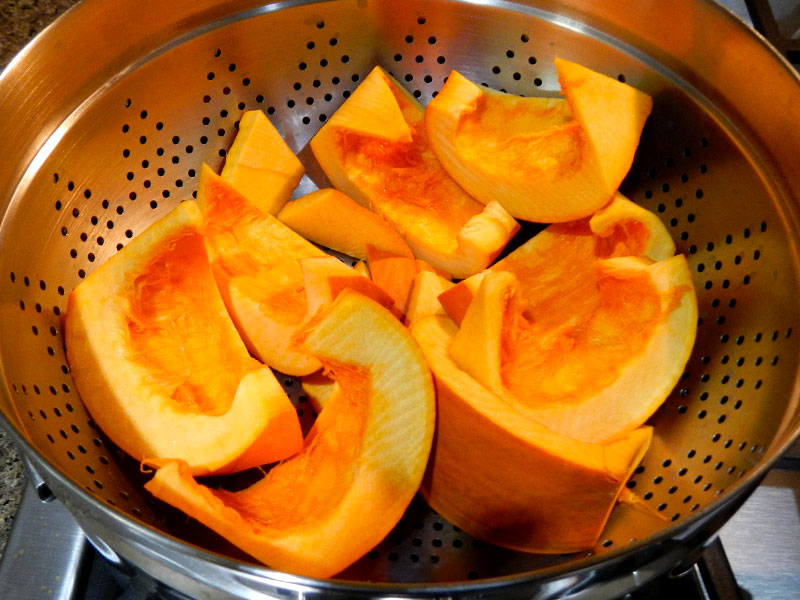 /2012/10/in-the-kitchen-cooking-pumpkin/images/pnkncooksteamed.jpg