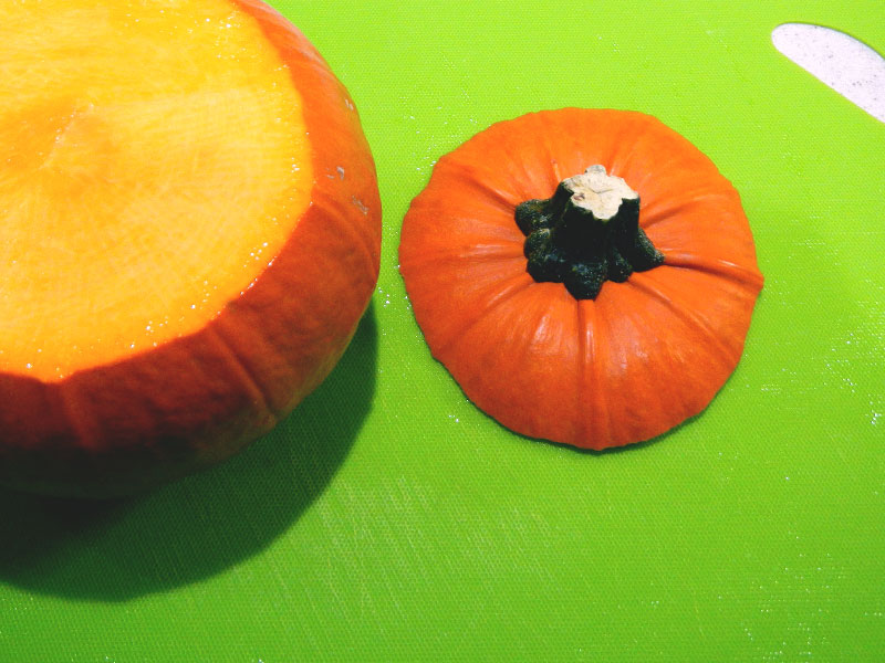 /2012/10/in-the-kitchen-cooking-pumpkin/images/pnkncooktopoff.jpg