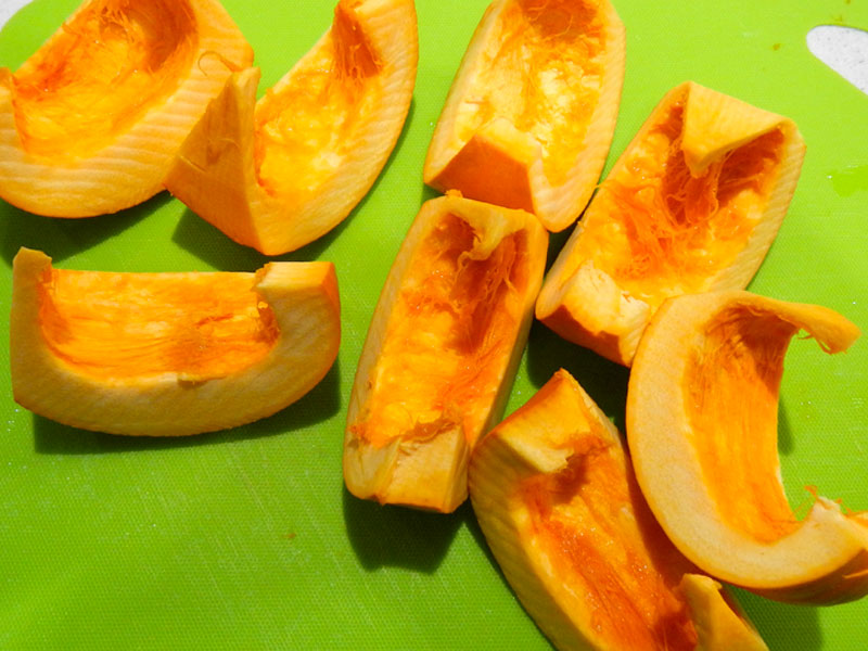 /2012/10/in-the-kitchen-cooking-pumpkin/images/pnkncookwedges.jpg