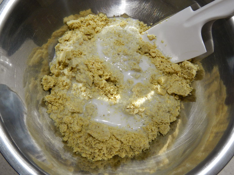 /2012/10/seeded-quinoa-and-millet-crackers/images/gfcracker1bowl2.jpg