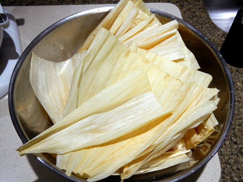 /2012/10/tamale-assembly-and-steaming/images/wrpnrllwethusks.jpg