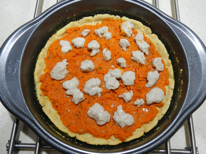 /2012/10/vegan-mozzarella/images/moz1onpizza.jpg