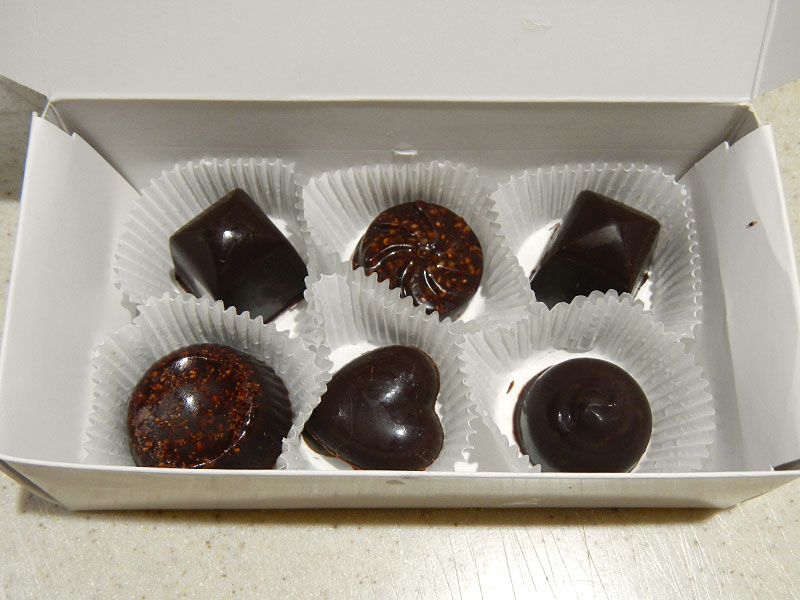 /2012/12/rawmazing-hand-made-raw-chocolate-truffle-box/images/rwchocboxbottom.jpg